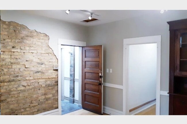 Photo - 2857 N Damen Ave Unit 2857 N Damen 2-South
