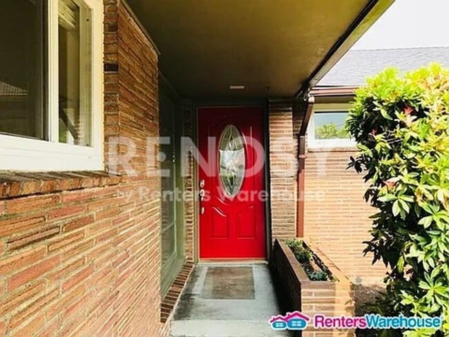 9009 43rd Pl SW