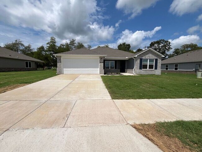 Photo - Now Leasing: Spacious 4-Bedroom, 2-Bath Home in Pea Ridge — Secure Your New Home Today!