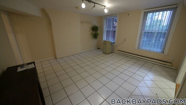 Photo - 429 Marlborough St Unidad 1