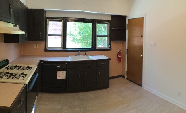 Kitchen - 120 King St Unit 1