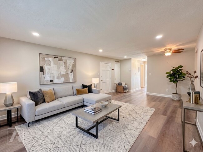 Photo - 3323 N Westmoreland Dr Unit 3323#7