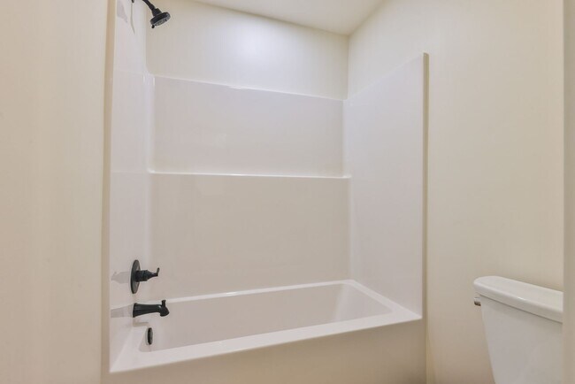 Photo - 551 Elm St Unit 4