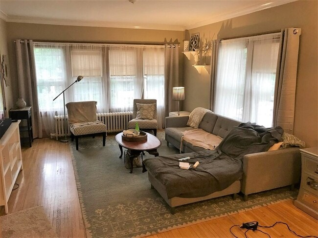 Building Photo - 3734 Grand Ave S Unit 3736