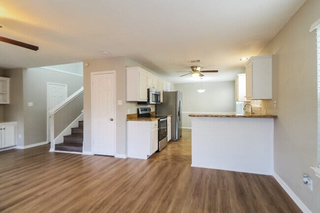 Photo - 2221 Jasmine Path