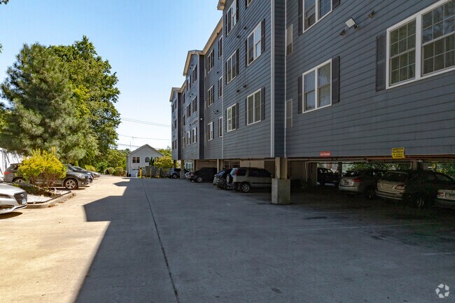677-695 Sylvan Ave - Pleasantview Apartments