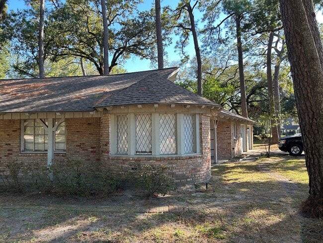 Photo - 1702 Maux Dr