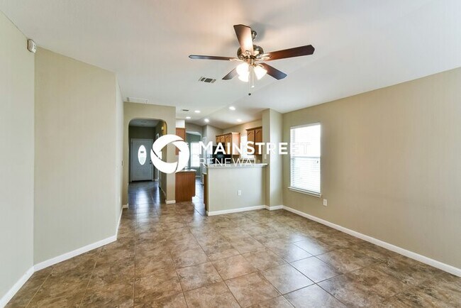 Photo - 3 Bedroom Pet-Friendly Home in San Antonio, TX with Main Street Renewal