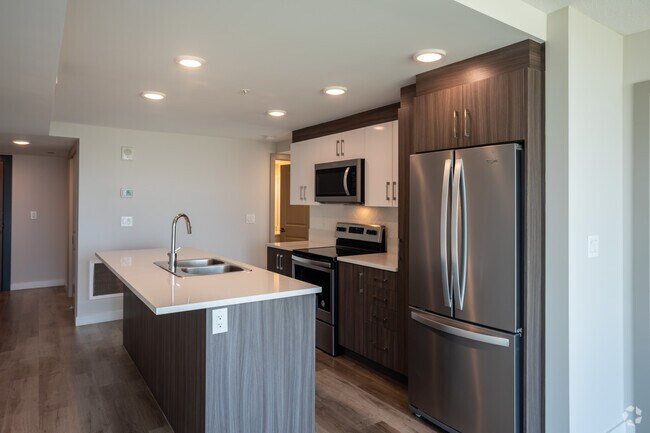 2BR, 2BA - 803SF - Kitchen - Central Tower Apartments