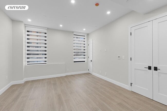 Photo - 760 Metropolitan Ave