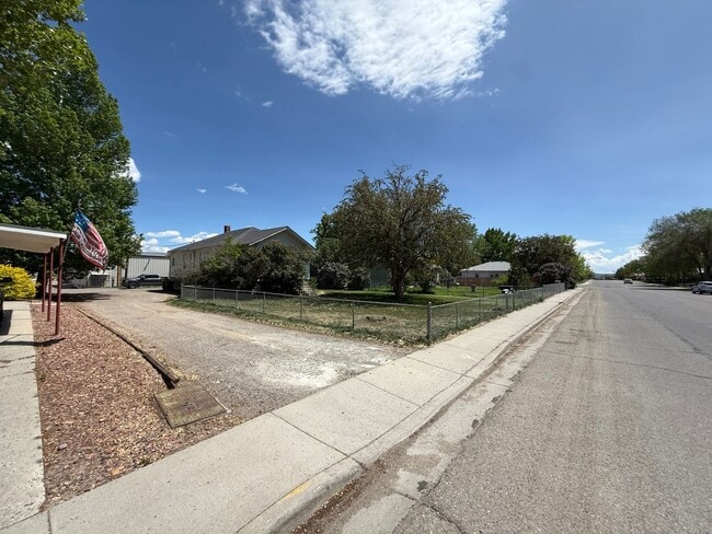 Photo - 825 N Broadway Ave Unit 825-1