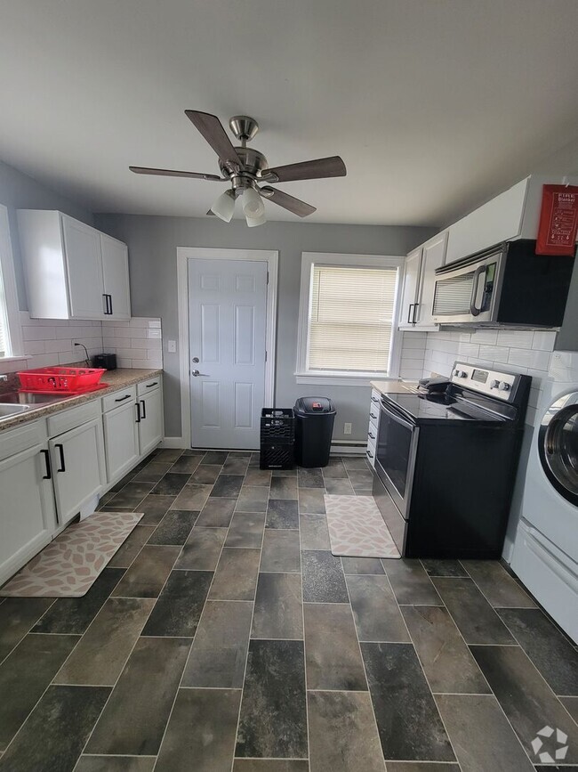 Building Photo - 408 Hanbury Ave Unit 408 Hanbury Ave - A Rental
