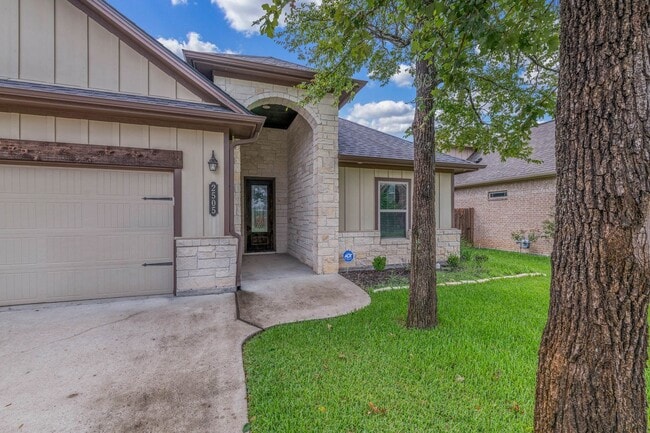 Photo - 3/2 in Castlegate 2 available August 2026