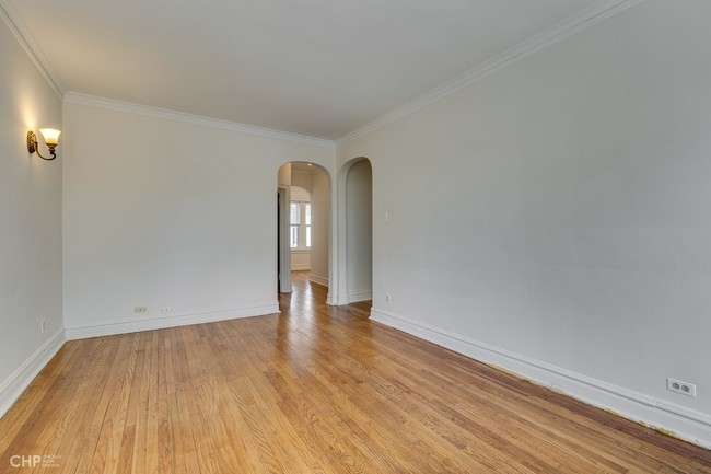 Spacious Living Room - WASHTENAW