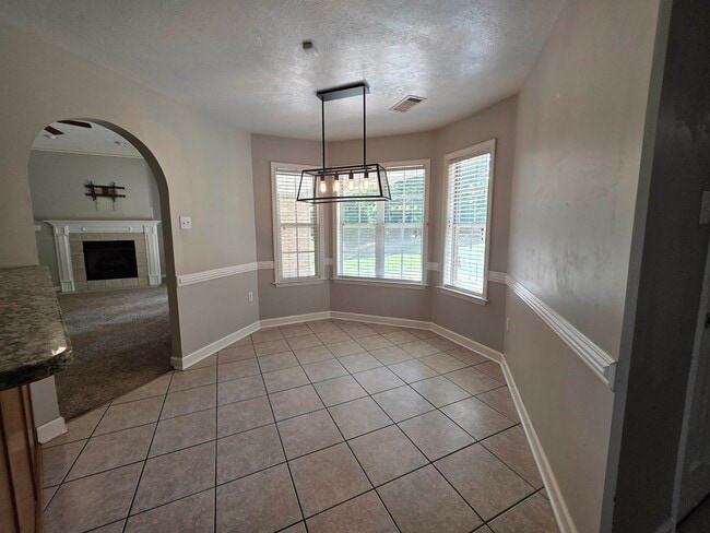 Photo - 995 Williamsburg Dr