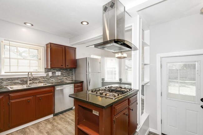 Gorgeous Crown Heights Home with Basement! - Gorgeous Crown Heights Home with Basement!