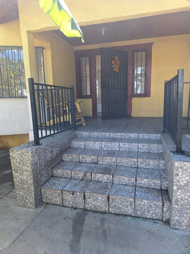 Photo - 1280 W 38th St