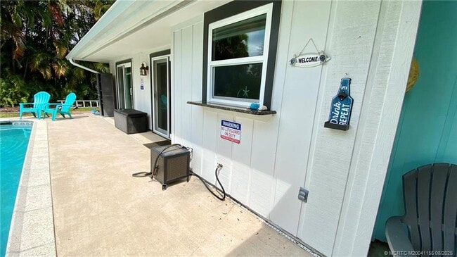 Photo - 323 SW Ridge Ln