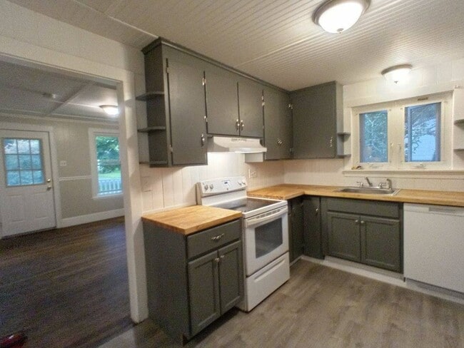 Building Photo - Lovely 4 Bedroom Liverpool Home