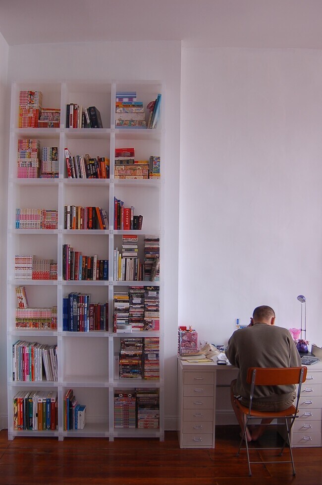 space between kitchen and living room - 36 S Strawberry St Unidad 51