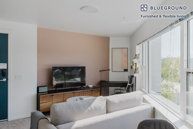 Photo - 4609 Union Bay Pl NE Unit FL5-ID768