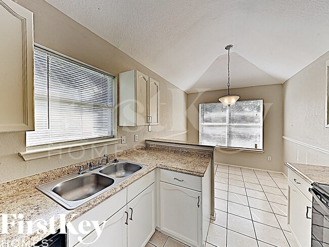 Photo - 415 N Gaston Dr