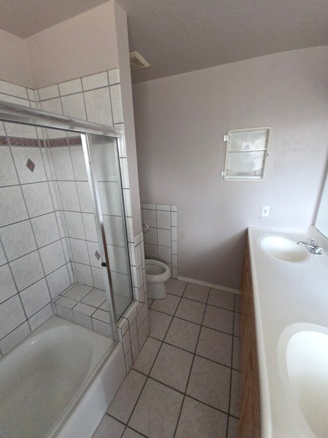 Photo - 10228 Belnap Pl