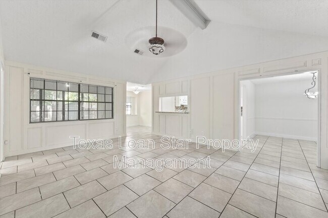Photo - 208 Cliffbrook Ln