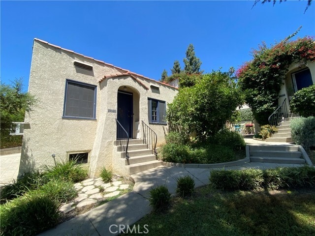 Building Photo - 1714 Gillette Crescent Unit B