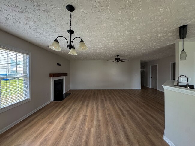 Photo - Lovely 3 Bed 2 Bath Fayetteville Home with Fenced Yard