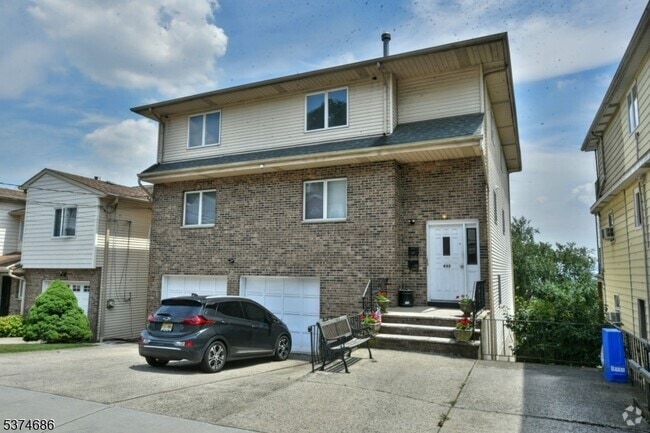 Building Photo - 633 5th St Rental