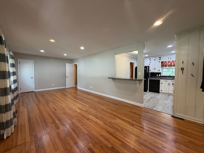Photo - 117 Benton Dr NW