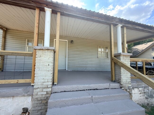 Photo - 317 N Canadian Ave