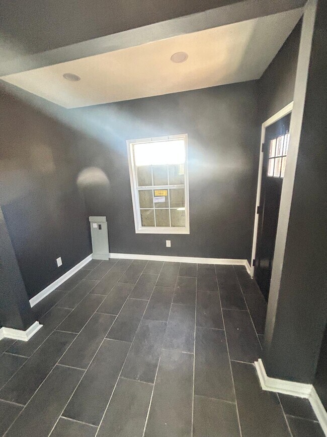 Photo - 743 David St