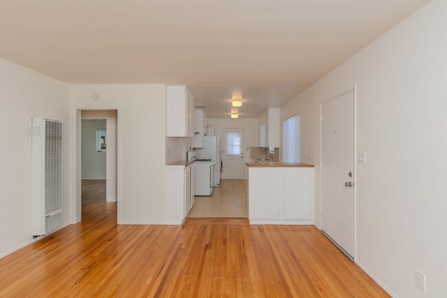 Photo - Spacious 2 bedroom / 1 bath home in Pacific Beach / Crown Point!