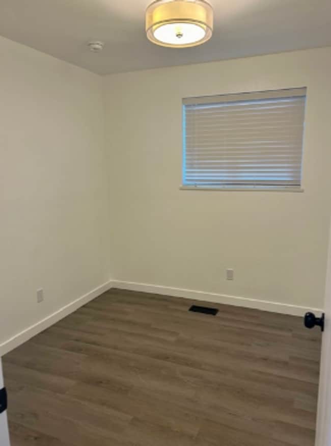 Photo - 5 spacious bedrooms, 2.5 bathroom house in Orem