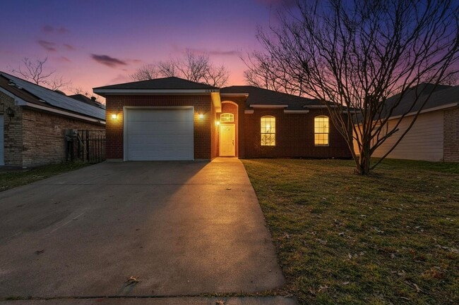 Building Photo - Move-In Ready 3-Bedroom Home with Garage and Private Backyard
