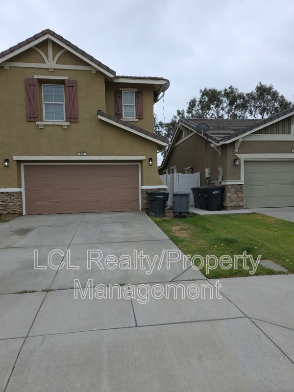 Photo - 587 Gloriosa Ave House