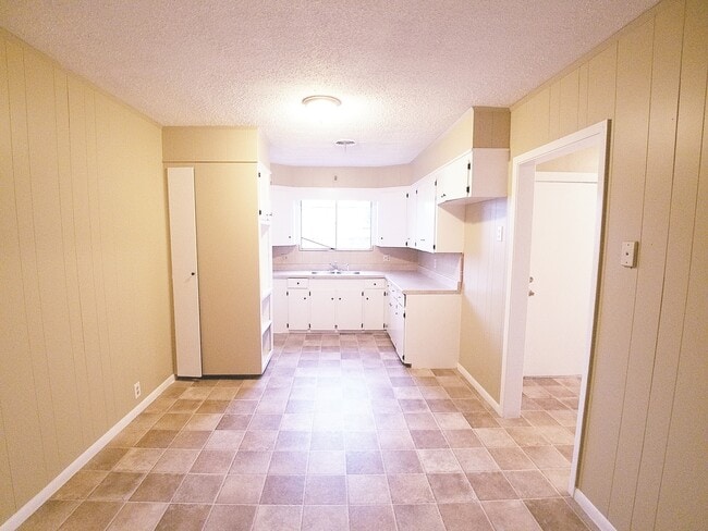 Photo - 203 Beatrice St