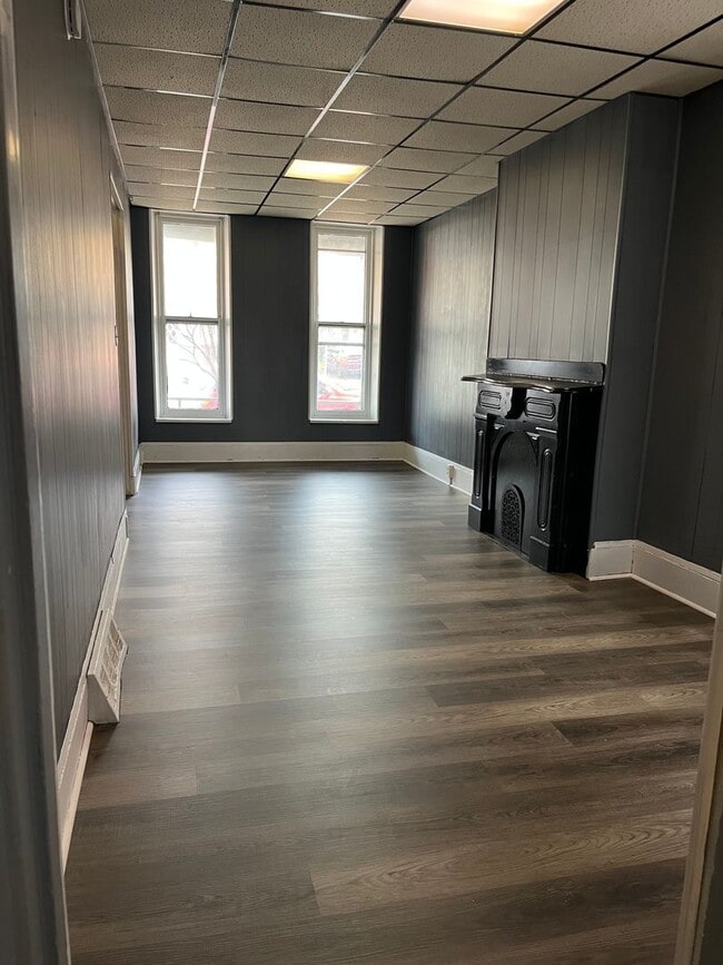Building Photo - Large 4 Bedroom, 1 Bathroom in Columbia!