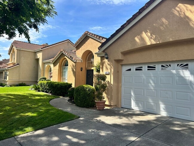 Building Photo - Beautiful Brookside Home 3 Bedroom/2 Bath