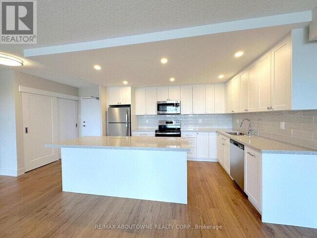 Photo - 165 La Rose Ave