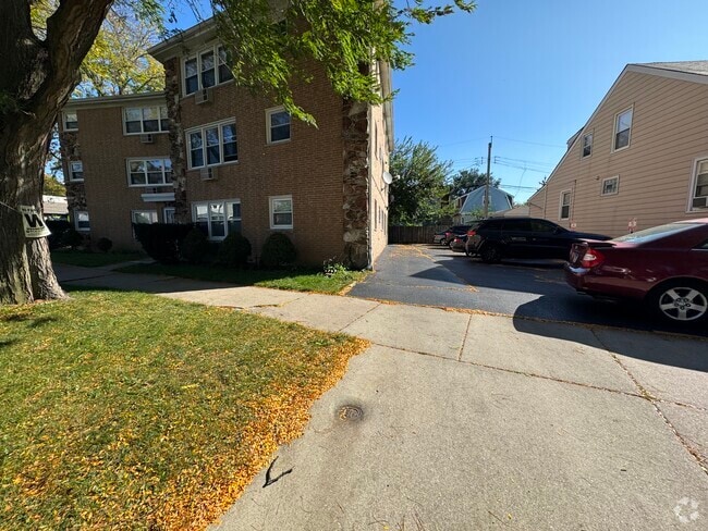 Front - Parking Lot - 5651 N Miltimore Ave Rental