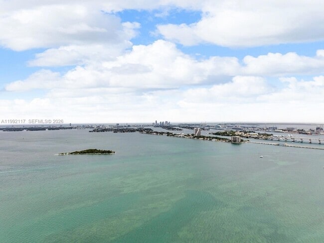 Building Photo - 711 NE 23rd Terrace Unit 3802