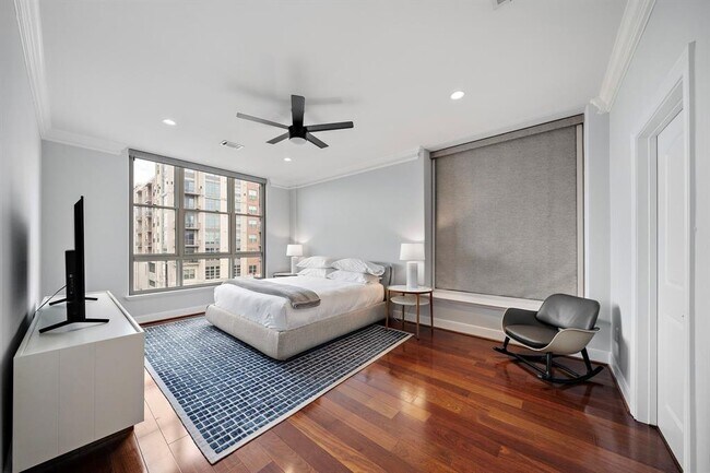 Photo - 1419 Montrose Blvd Unit 401