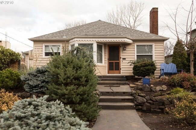 Building Photo - Coming Soon Sellwood-Moreland Two story, 3...