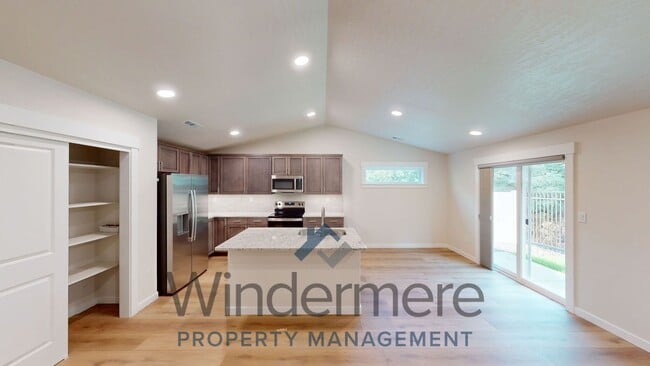 Photo - 637 Kingbird Ct
