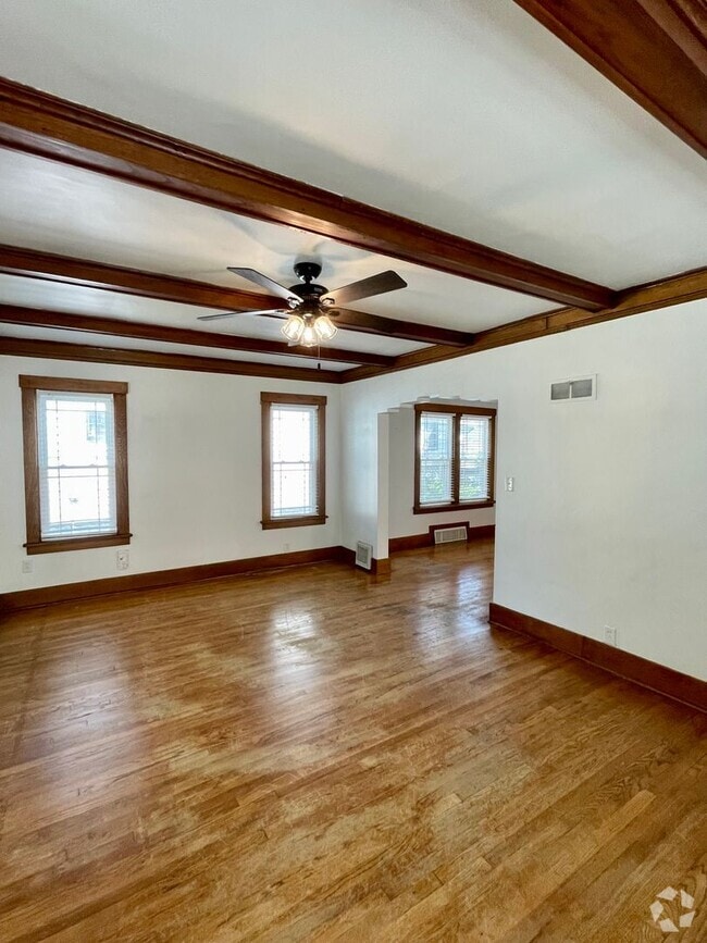 Building Photo - Beautiful & Spacious 3 Bedroom Rental Home...