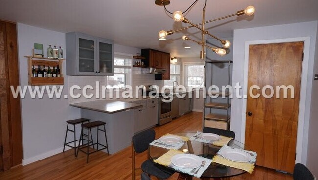 Photo - 501 W Dean Ave