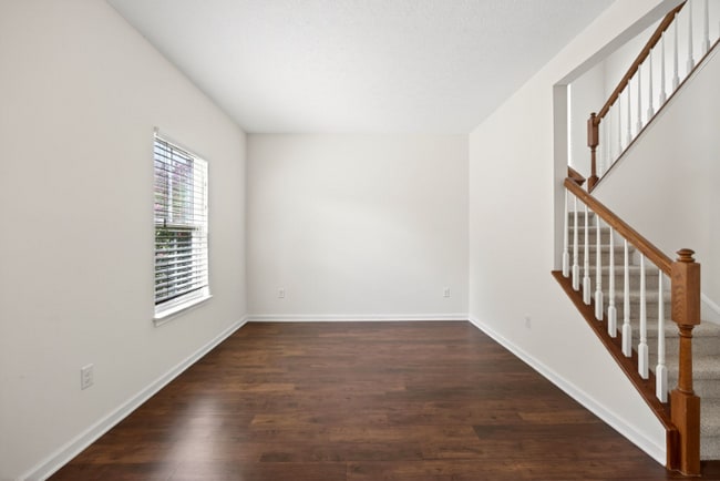 Photo - 163 Mcnamara Loop